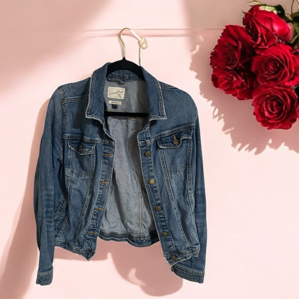 Size Large denim jacket by Universal Thread